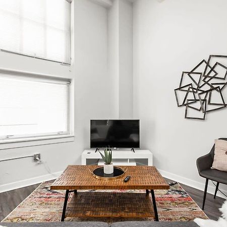 Modern Downtown Apartment 2Br 2Ba By Cozysuites Indianapolis Eksteriør billede