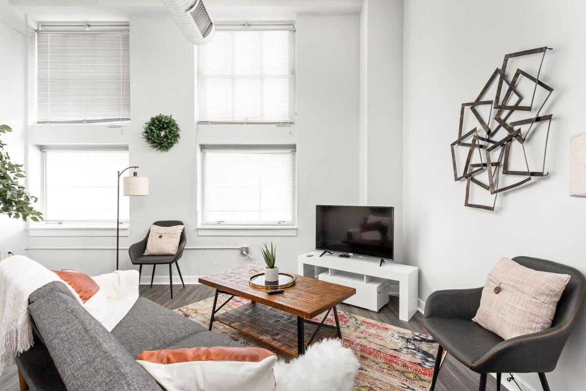 Modern Downtown Apartment 2Br 2Ba By Cozysuites Indianapolis Eksteriør billede