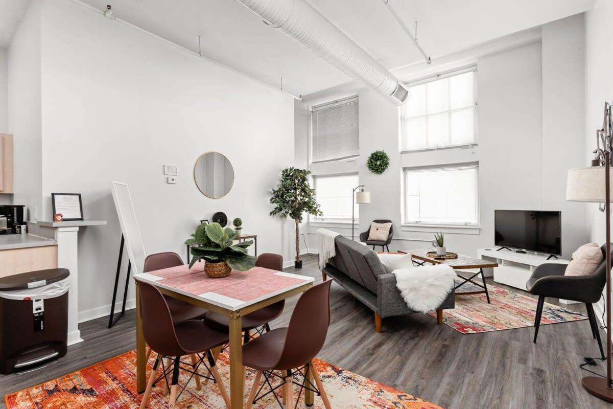 Modern Downtown Apartment 2Br 2Ba By Cozysuites Indianapolis Eksteriør billede
