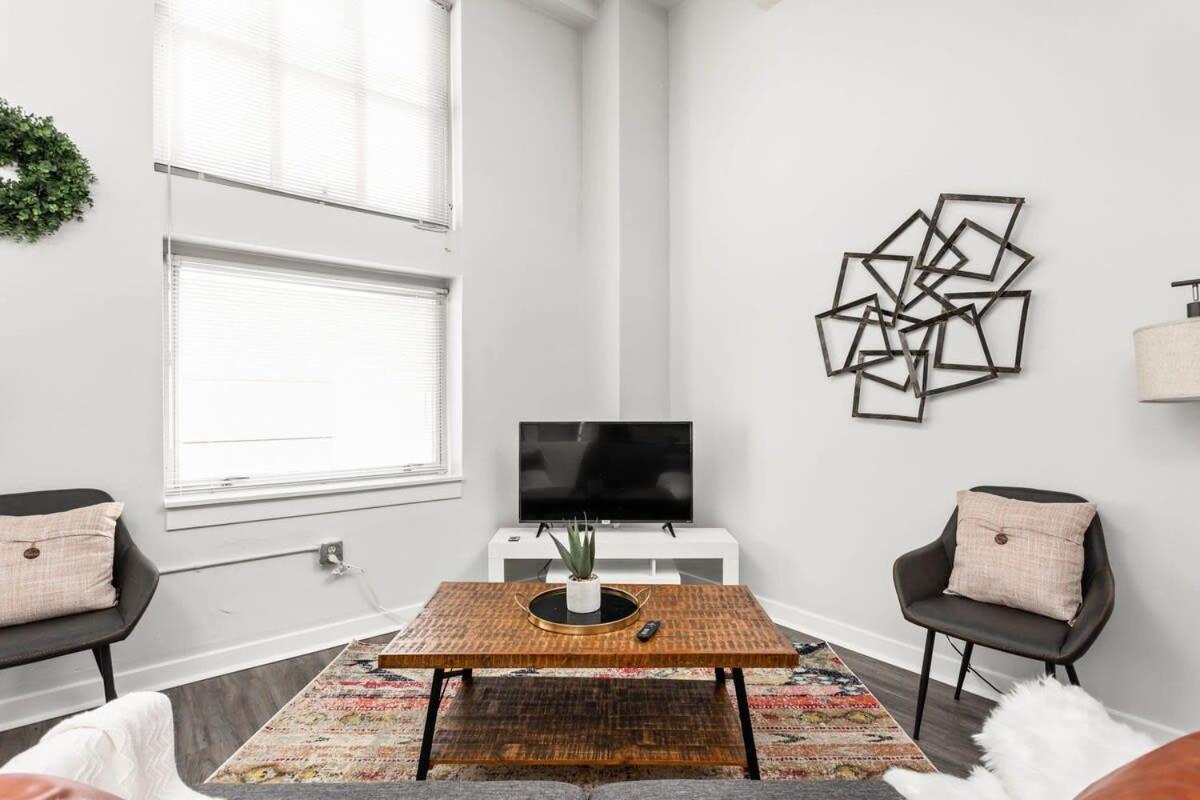 Modern Downtown Apartment 2Br 2Ba By Cozysuites Indianapolis Eksteriør billede