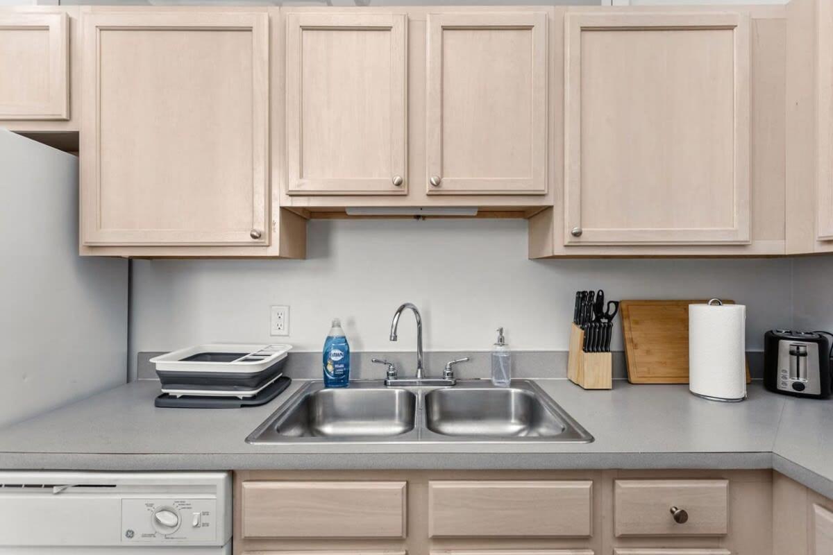 Modern Downtown Apartment 2Br 2Ba By Cozysuites Indianapolis Eksteriør billede