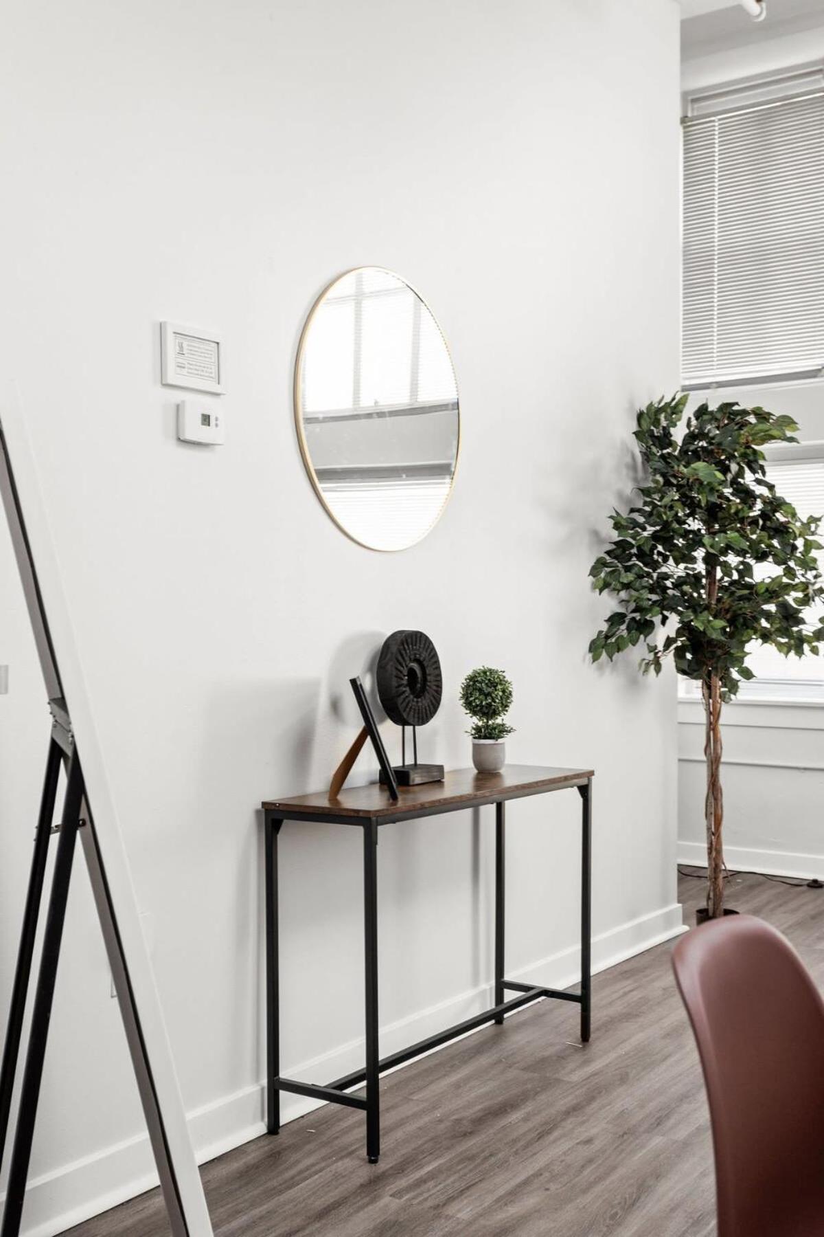 Modern Downtown Apartment 2Br 2Ba By Cozysuites Indianapolis Eksteriør billede