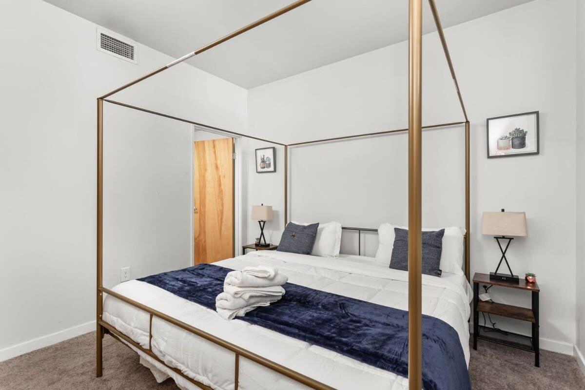 Modern Downtown Apartment 2Br 2Ba By Cozysuites Indianapolis Eksteriør billede