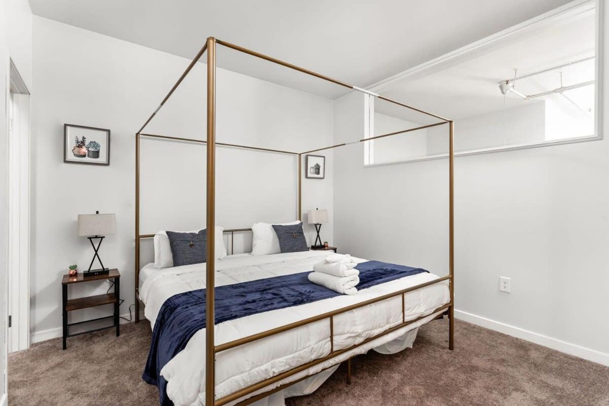 Modern Downtown Apartment 2Br 2Ba By Cozysuites Indianapolis Eksteriør billede
